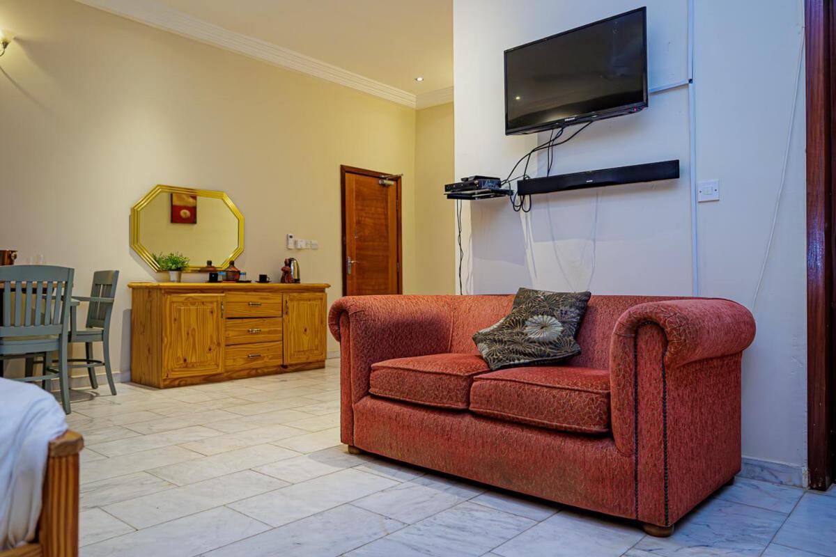 Ocean Villa Heights Brufut Екстериор снимка