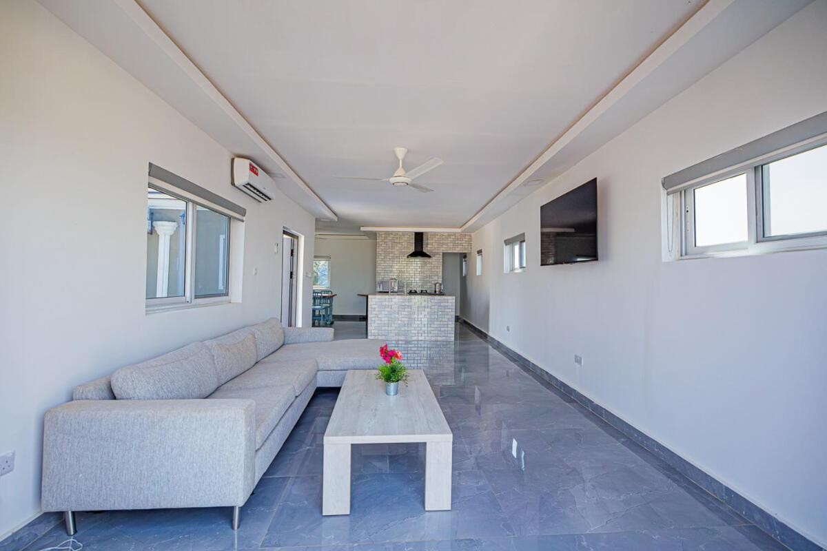 Ocean Villa Heights Brufut Екстериор снимка