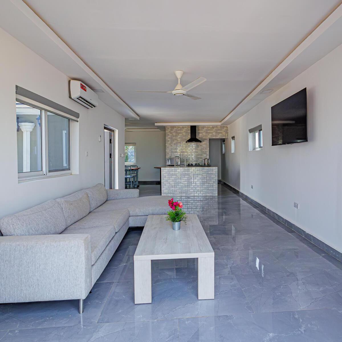 Ocean Villa Heights Brufut Екстериор снимка