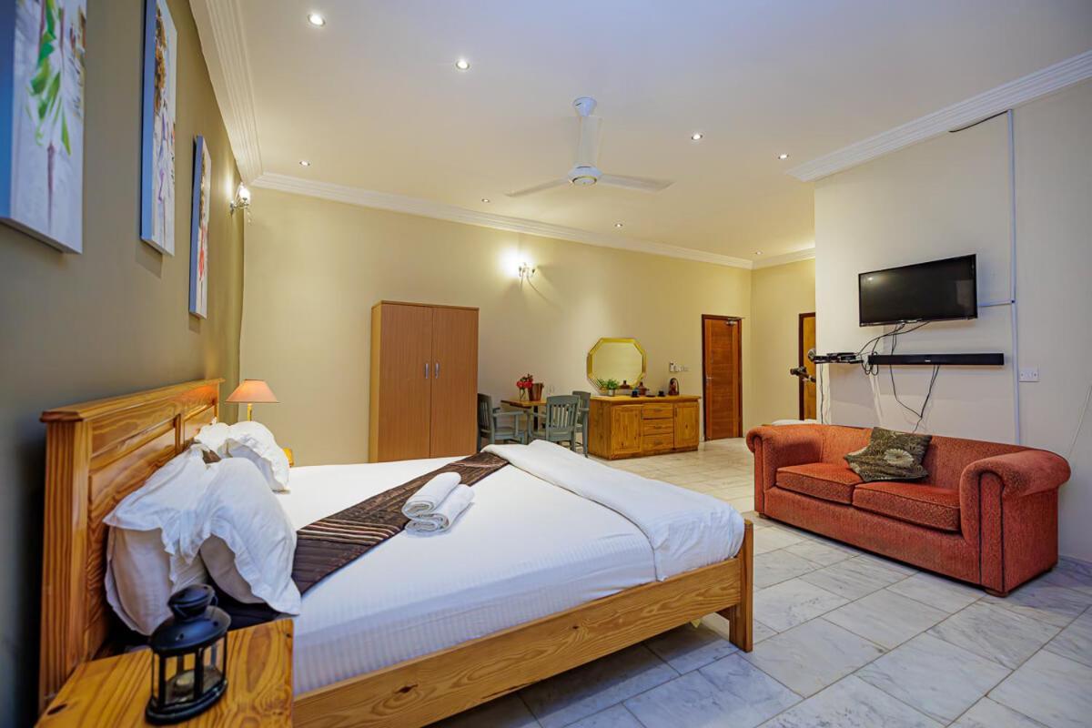 Ocean Villa Heights Brufut Екстериор снимка